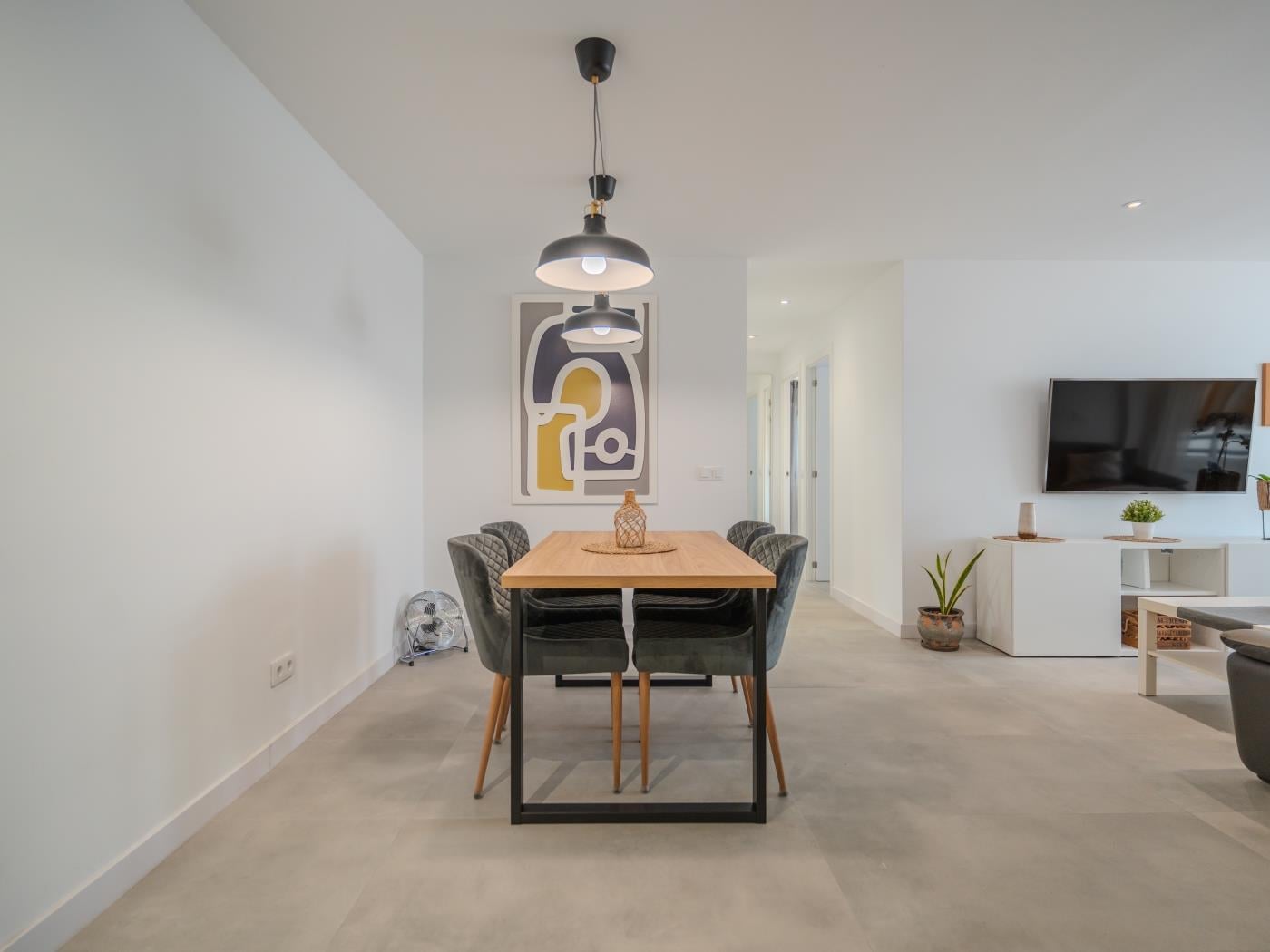 Apartamento de dos dormitorios con piscina y pista de tenis en Costa Adeje