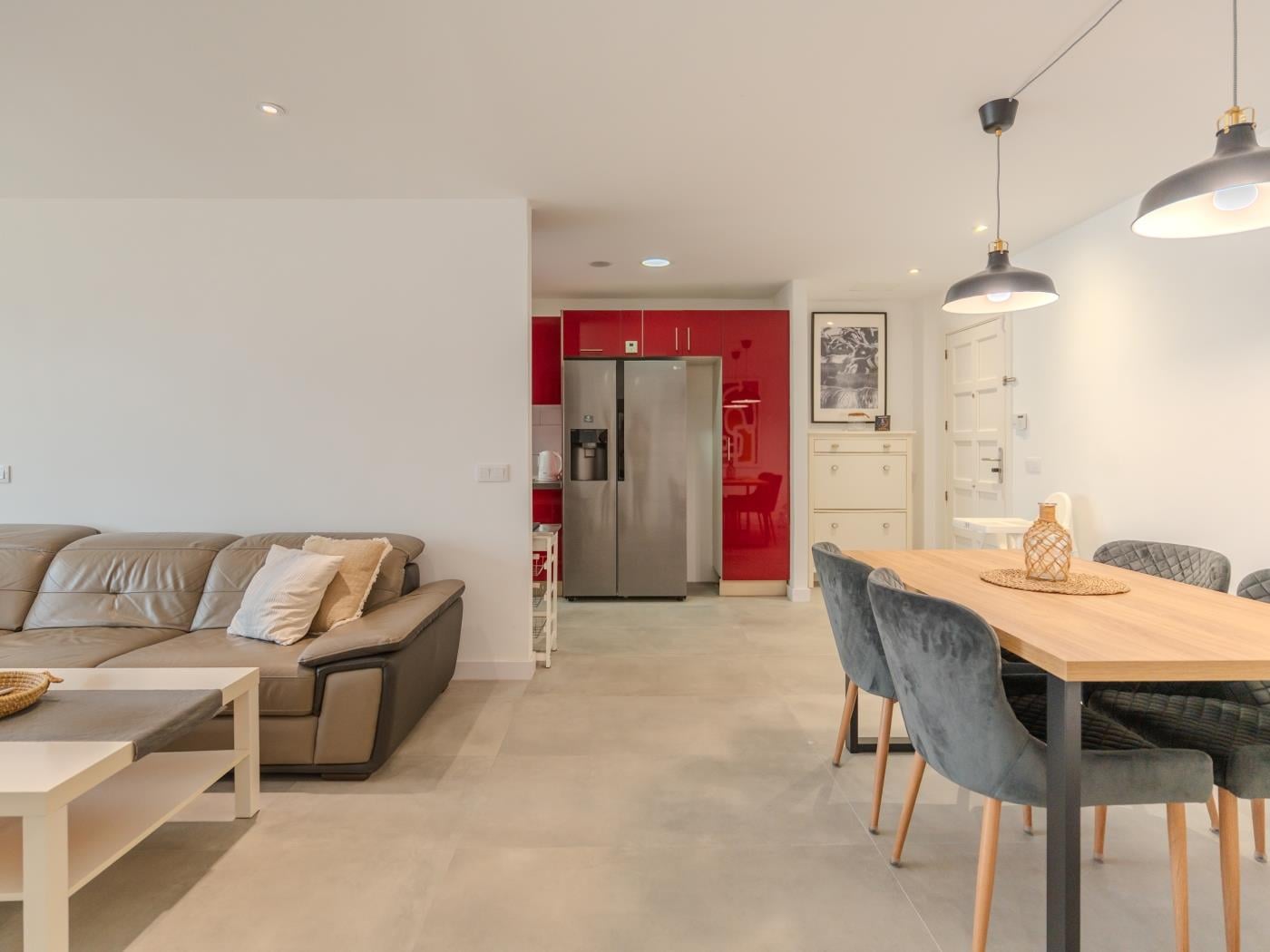 Apartamento de dos dormitorios con piscina y pista de tenis en Costa Adeje