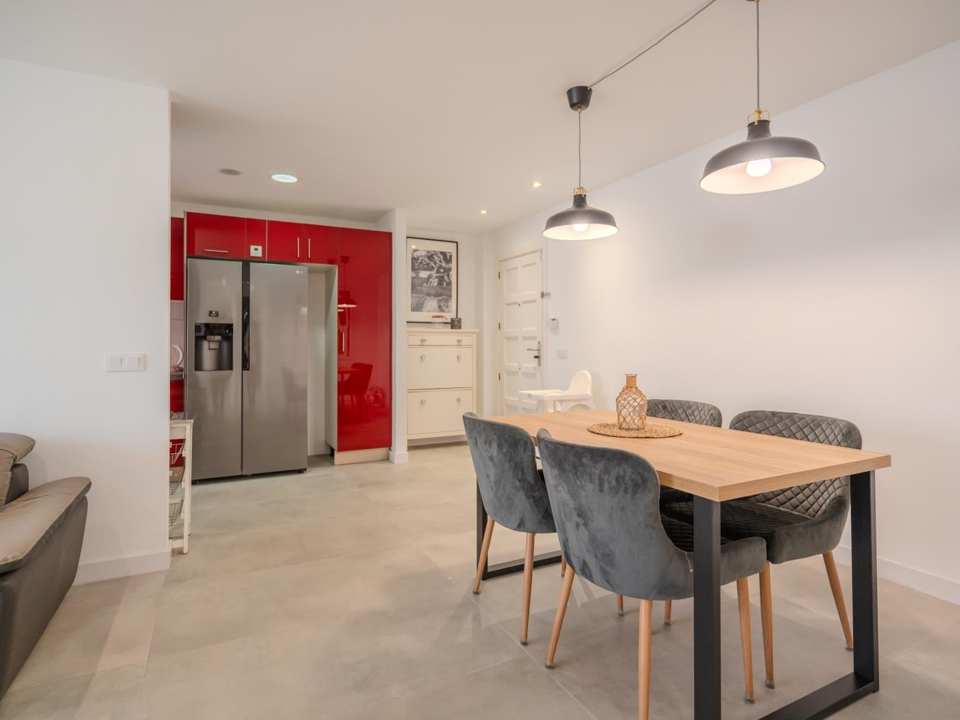 Apartamento de dos dormitorios con piscina y pista de tenis en Costa Adeje