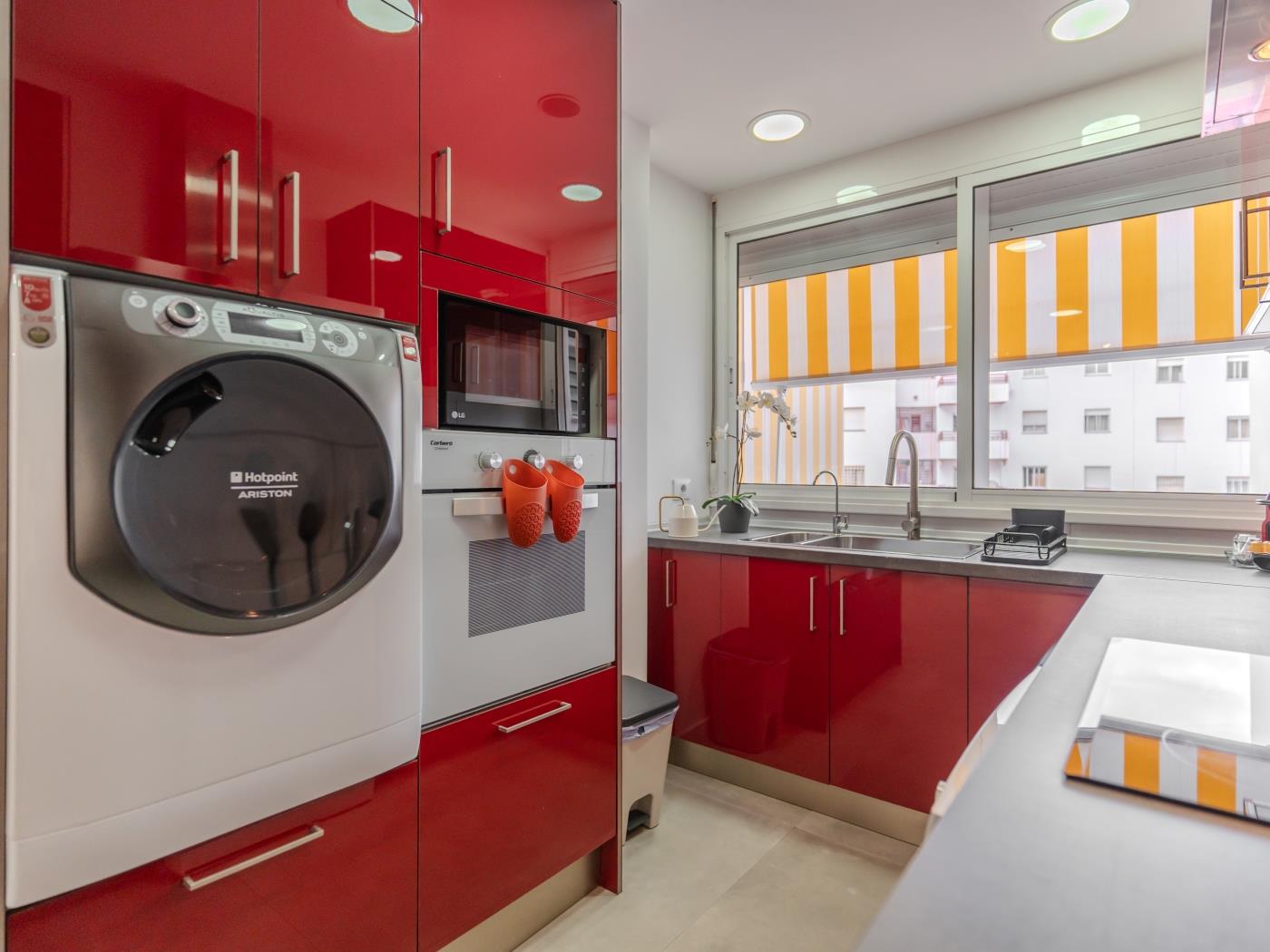 Apartamento de dos dormitorios con piscina y pista de tenis en Costa Adeje
