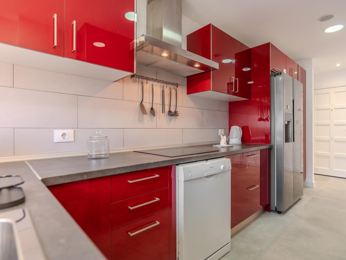 Apartamento de dos dormitorios con piscina y pista de tenis en Costa Adeje