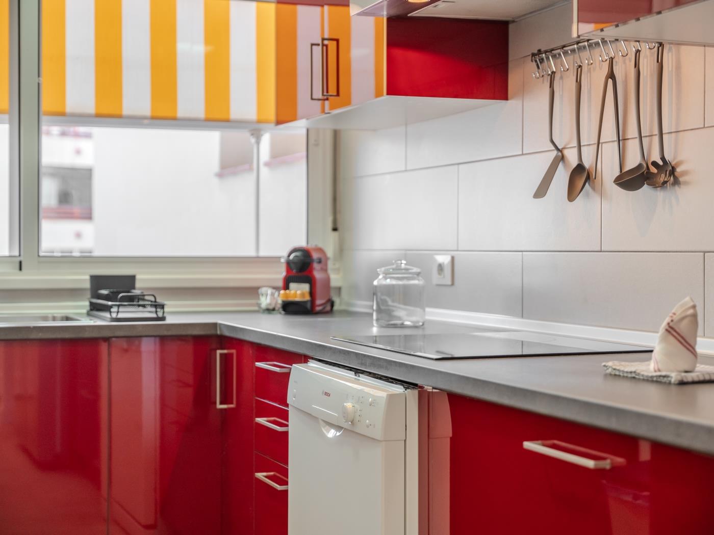 Apartamento de dos dormitorios con piscina y pista de tenis en Costa Adeje