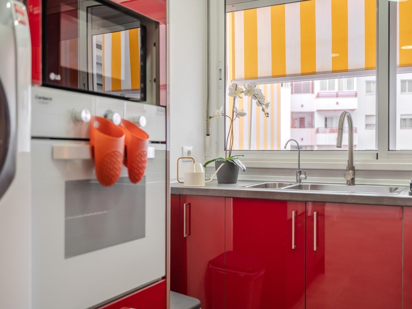 Apartamento de dos dormitorios con piscina y pista de tenis en Costa Adeje