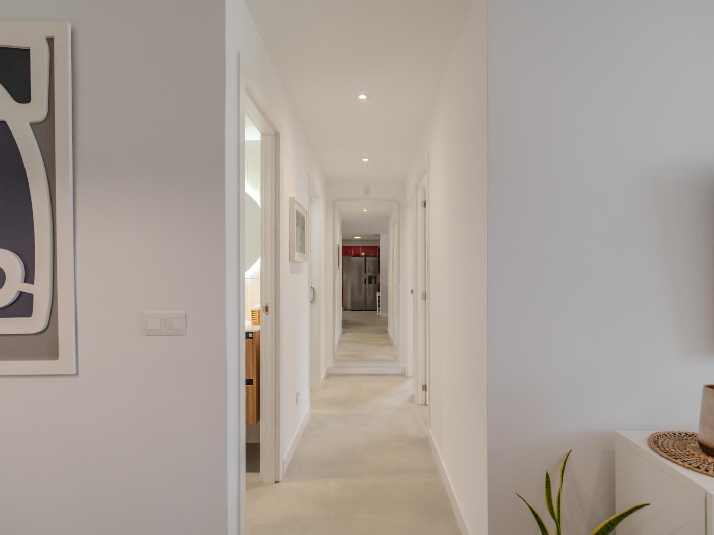 Apartamento de dos dormitorios con piscina y pista de tenis en Costa Adeje
