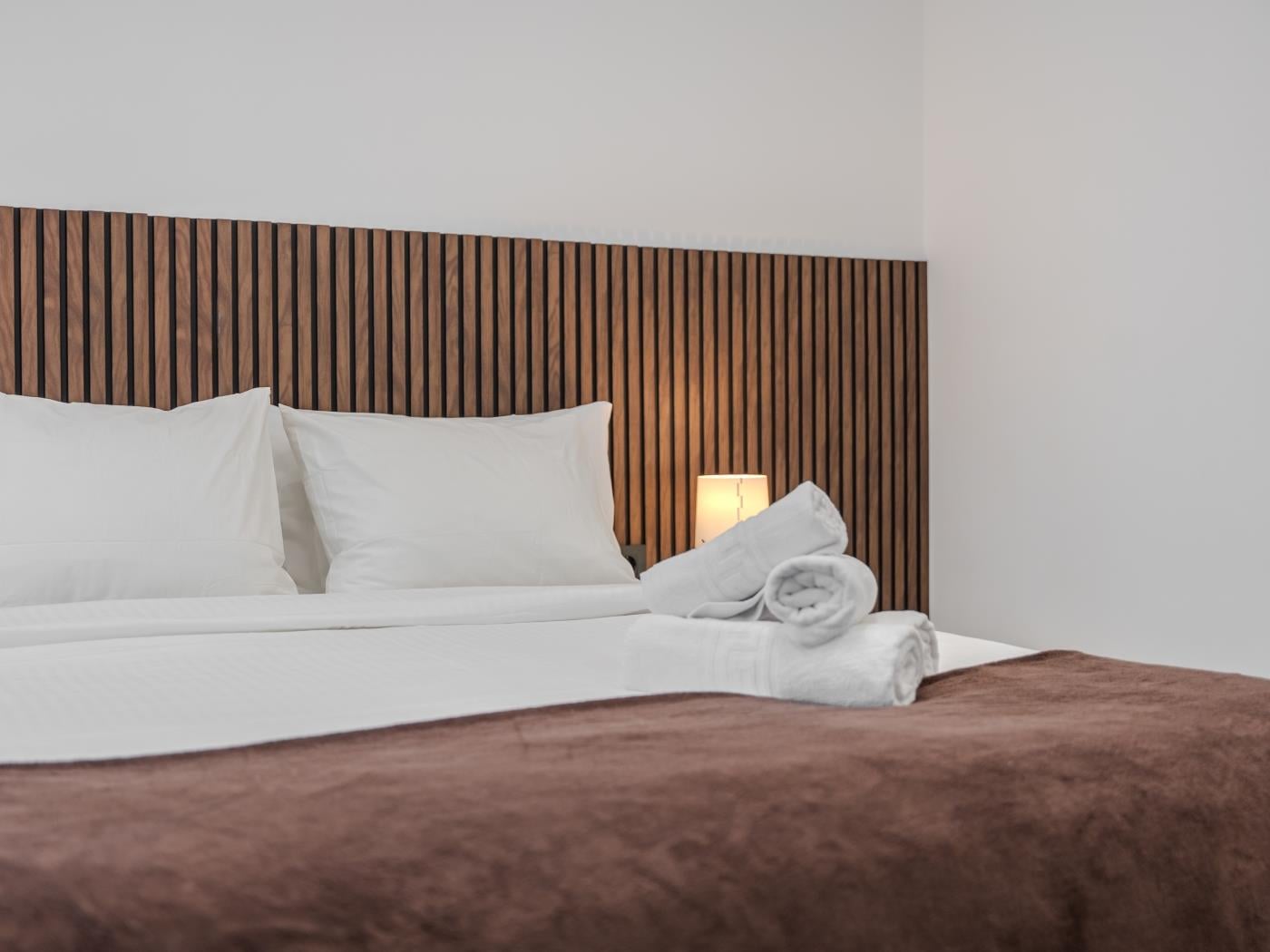 Apartamento de dos dormitorios con piscina y pista de tenis en Costa Adeje