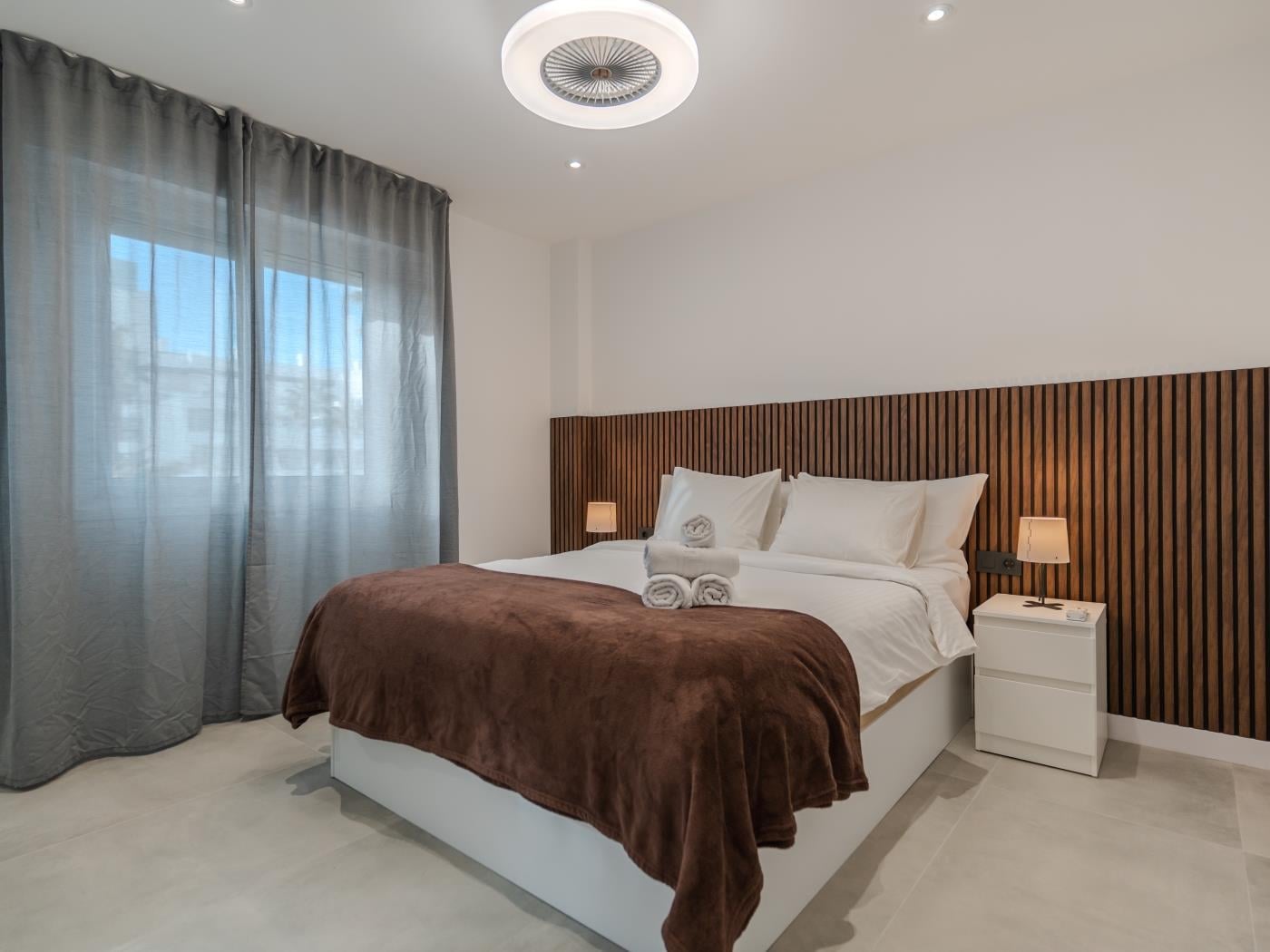 Apartamento de dos dormitorios con piscina y pista de tenis en Costa Adeje