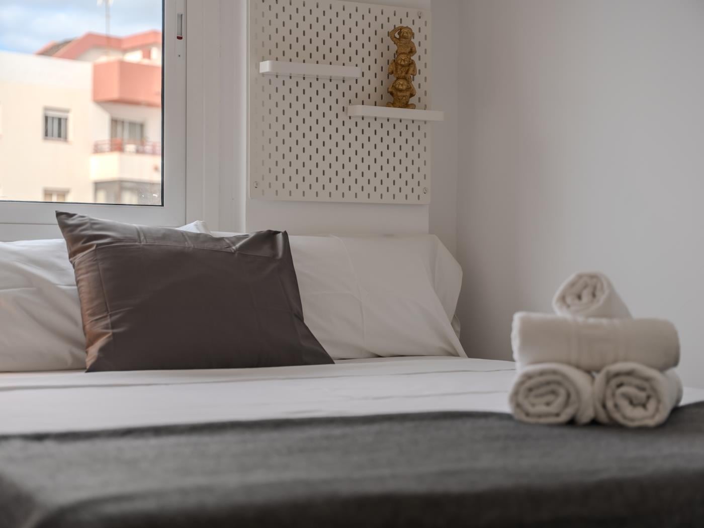 Apartamento de dos dormitorios con piscina y pista de tenis en Costa Adeje