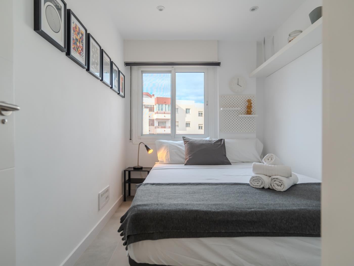 Apartamento de dos dormitorios con piscina y pista de tenis en Costa Adeje