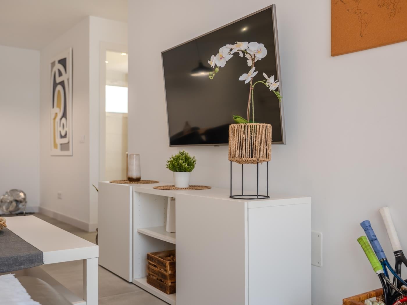 Apartamento de dos dormitorios con piscina y pista de tenis en Costa Adeje