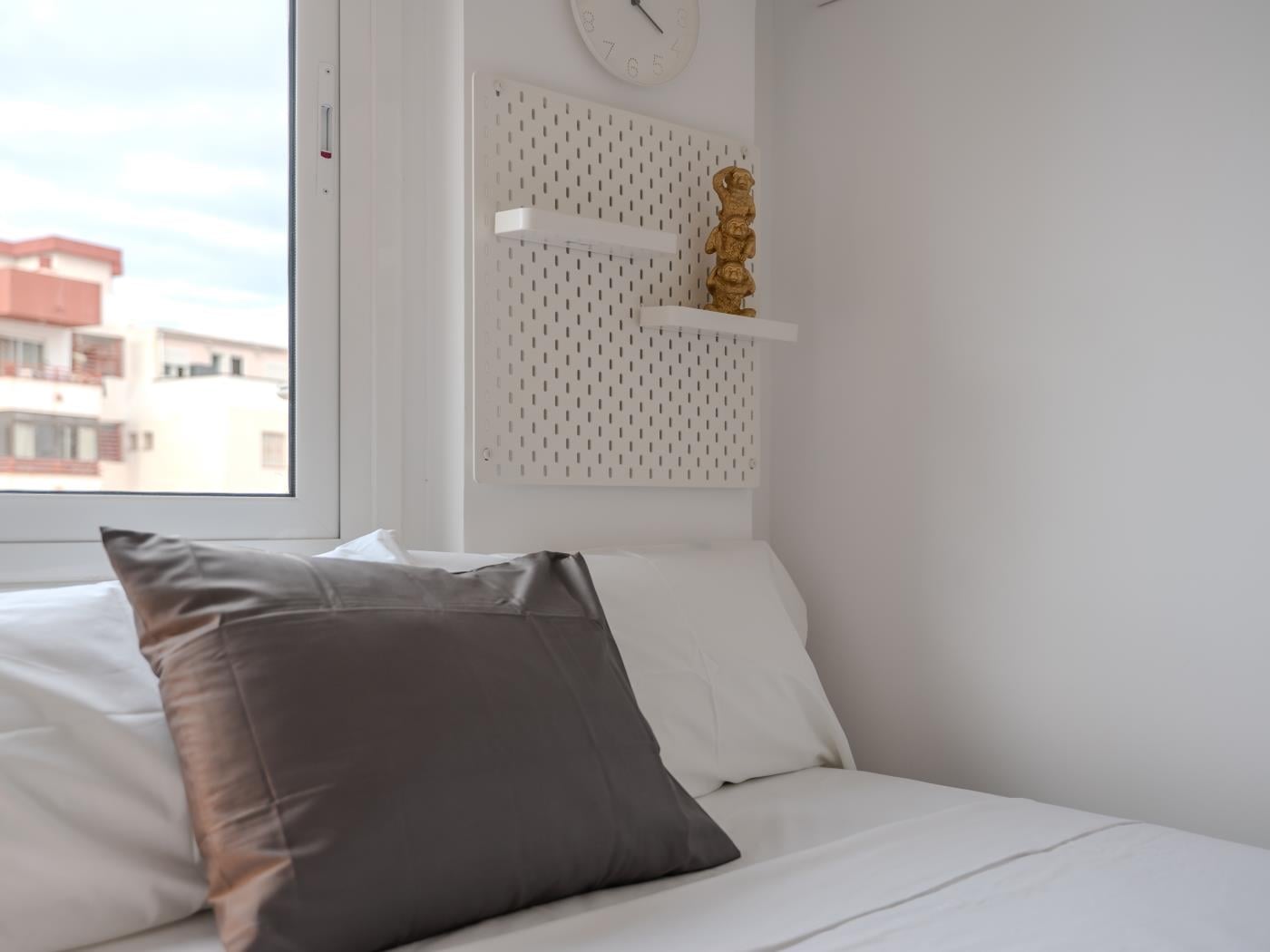 Apartamento de dos dormitorios con piscina y pista de tenis en Costa Adeje