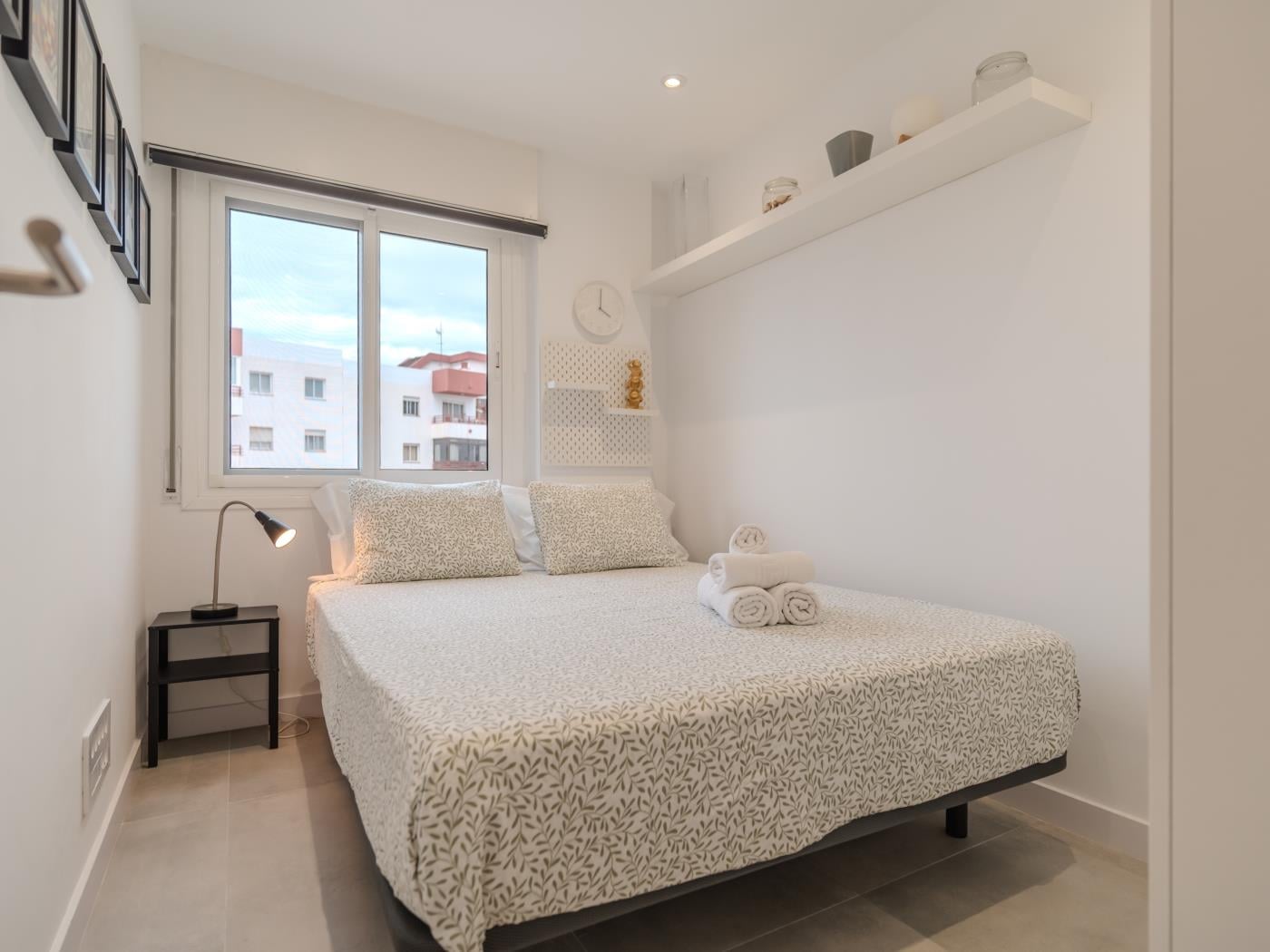 Apartamento de dos dormitorios con piscina y pista de tenis en Costa Adeje