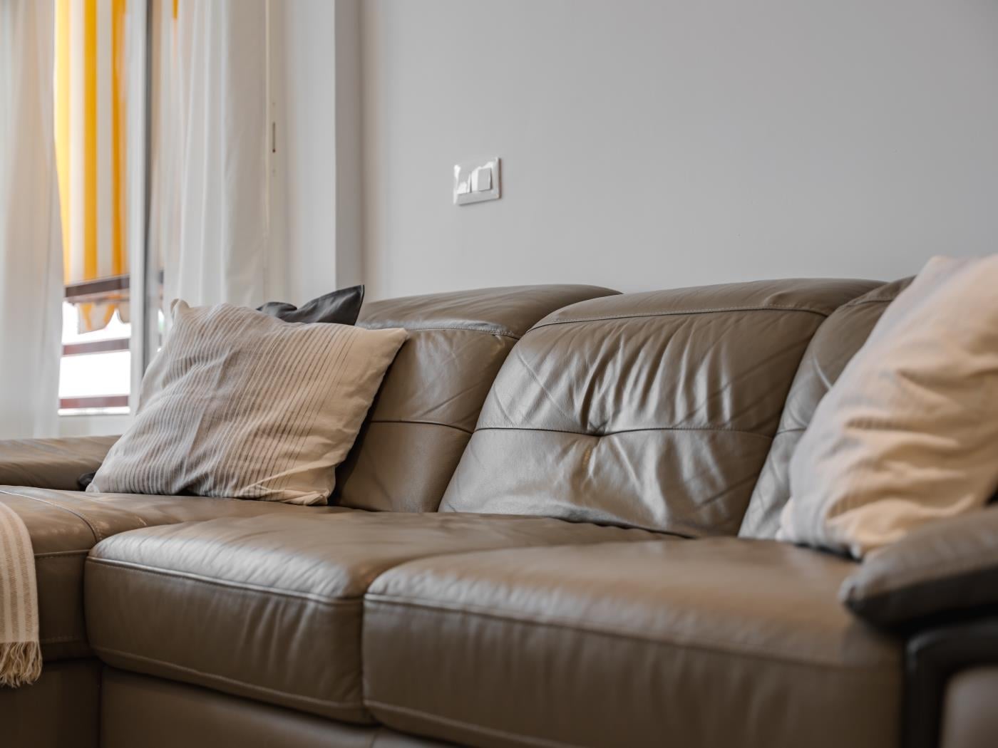 Apartamento de dos dormitorios con piscina y pista de tenis en Costa Adeje