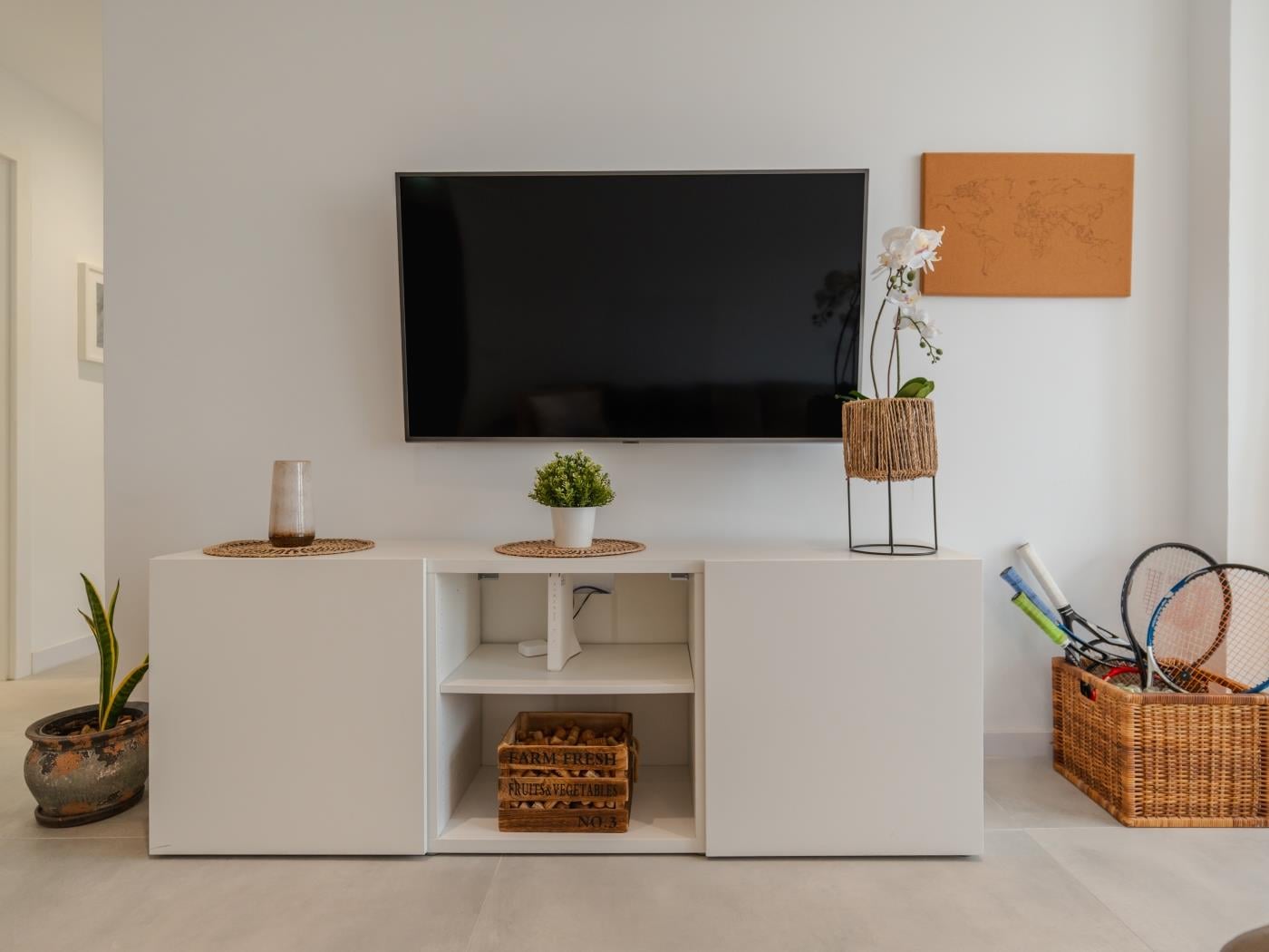 Apartamento de dos dormitorios con piscina y pista de tenis en Costa Adeje