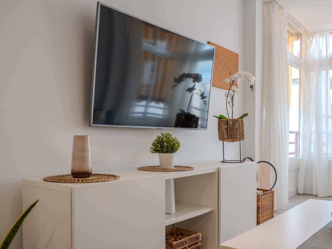 Apartamento de dos dormitorios con piscina y pista de tenis en Costa Adeje