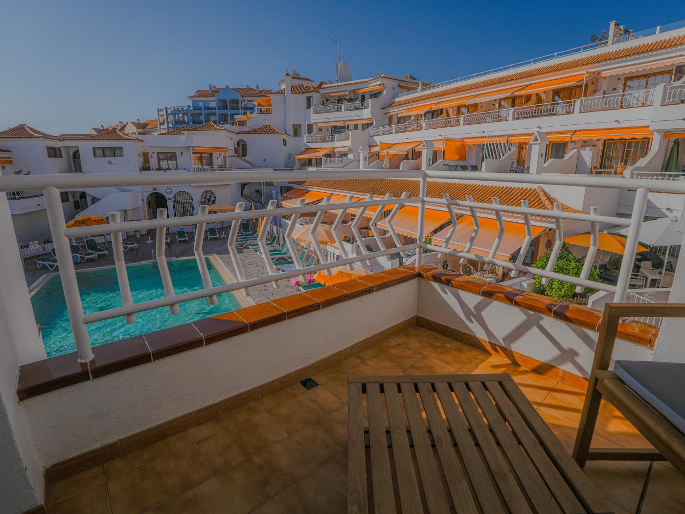 Apto. con piscina a pasos de la playa en Los Cristianos