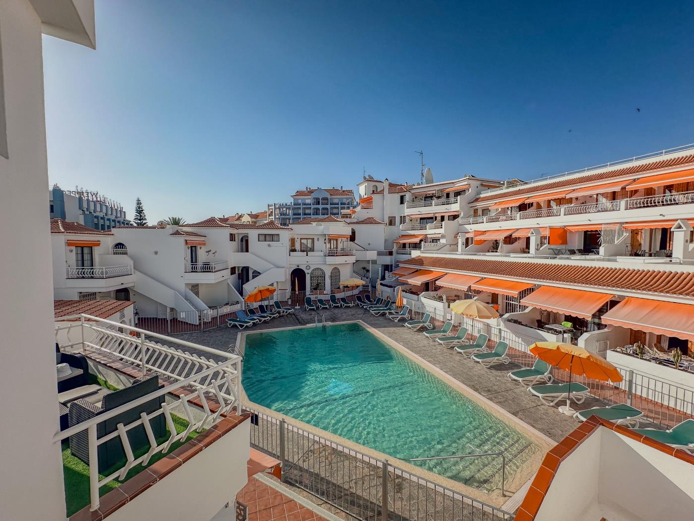 Apto. con piscina a pasos de la playa en Los Cristianos